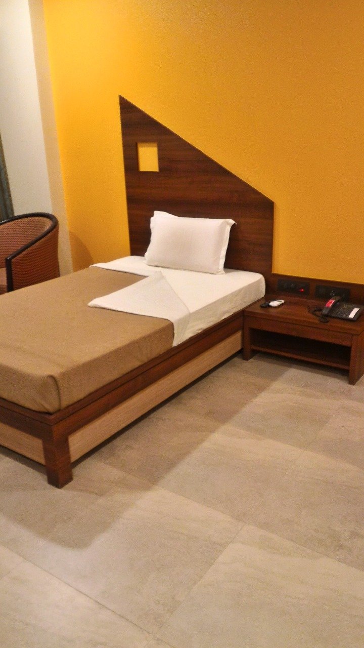 VVIP Guest House Services